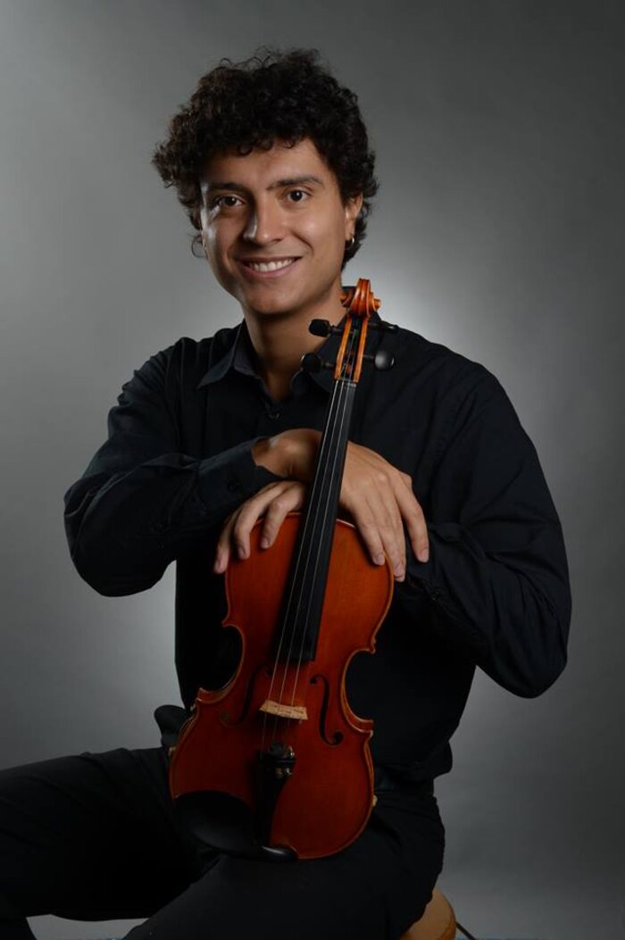 Renan Leme holding his violin